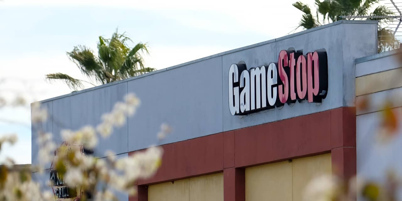GameStop shares return after earnings