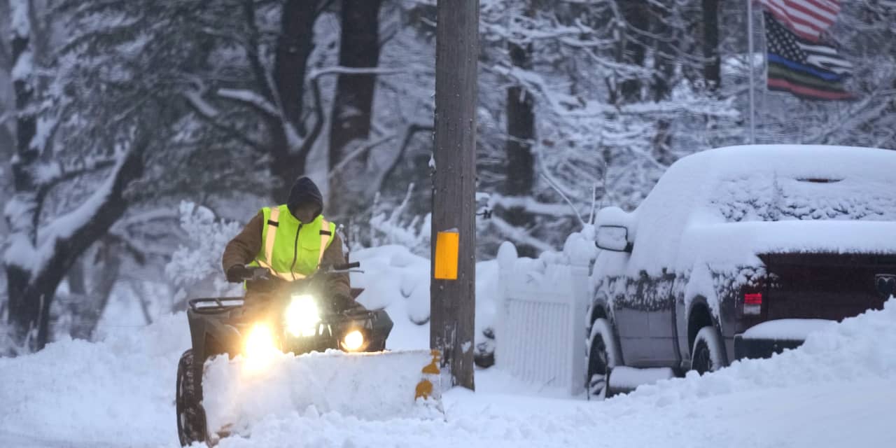 Central U.S. walloped by blizzard conditions, closing highways, schools and government offices - Vimarsana News