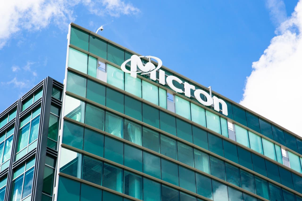 Micron’s stock is down 30% in a month. Why Citi says to ‘double down’ and buy.