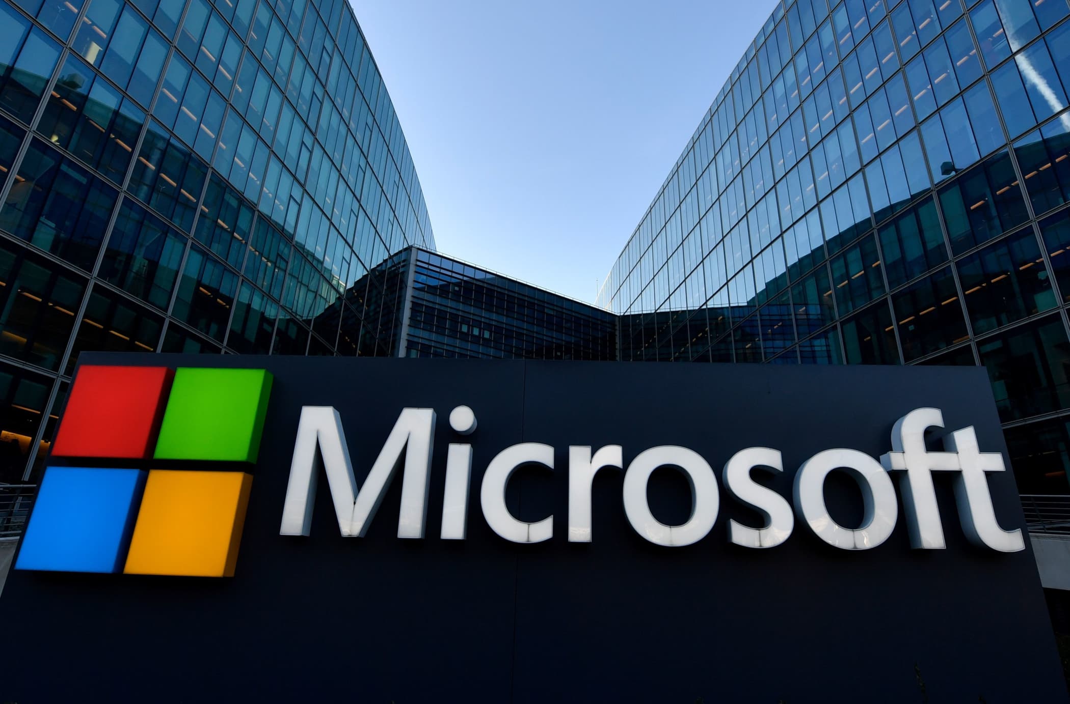 Microsoft тем. Майкрософт. Здание корпорации Майкрософт. Microsoft компания. Логотип Microsoft.