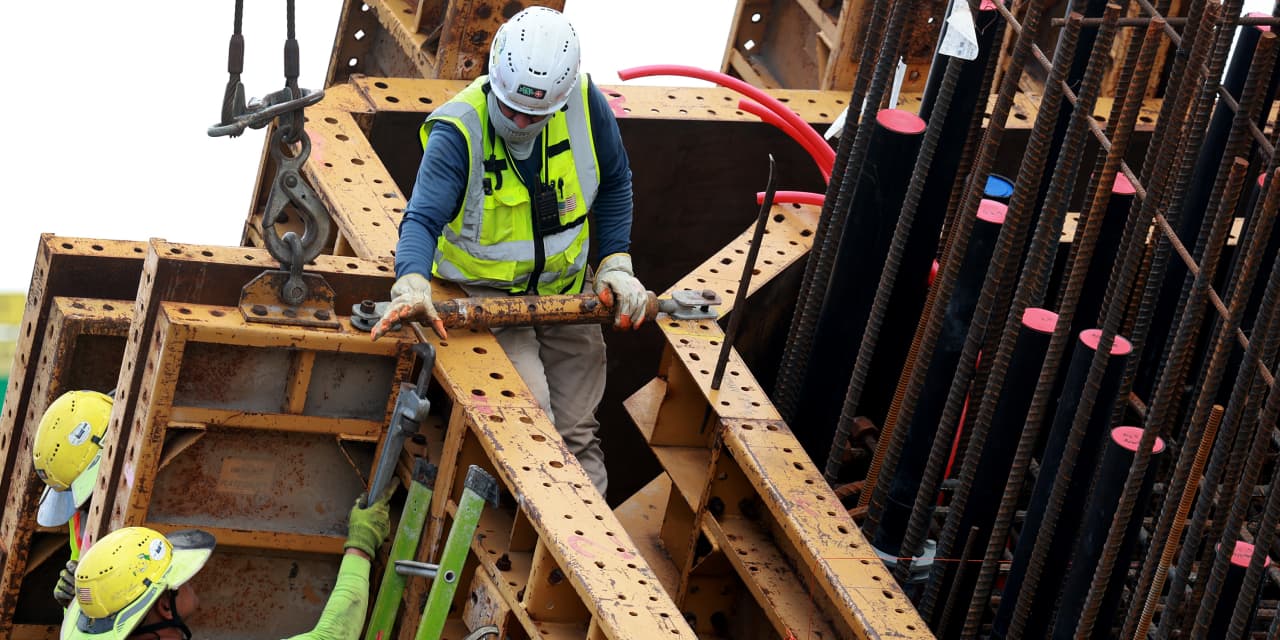 Layoffs and unemployment rate stay low even as jobs market shows cracks - Vimarsana News