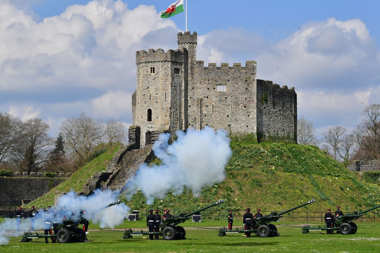 The history of gun salutes