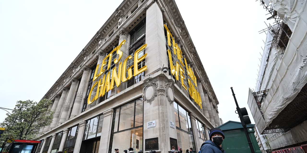 Brits bent on spending spree as pubs, shops, gyms and hairdressers