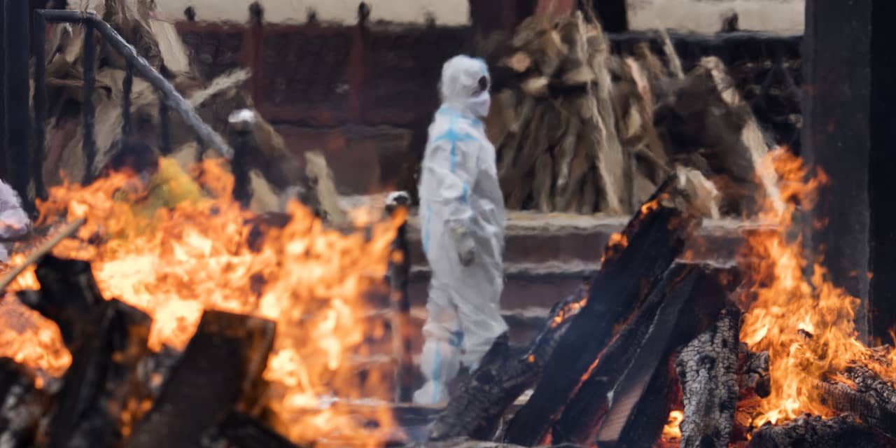 India records more than 200,000 COVID cases for seventh straight day as hospitals run low on oxygen