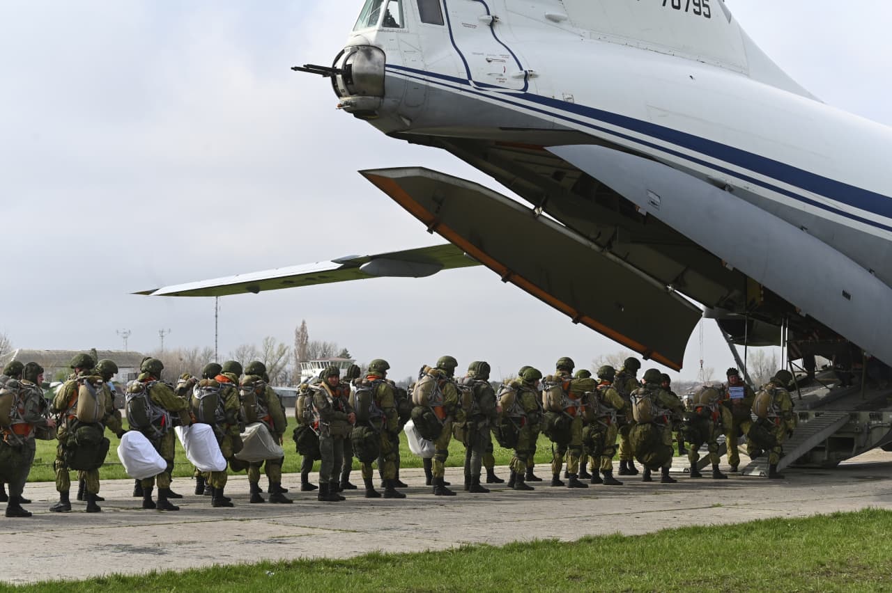 Russia Orders Troop Pullback, Still Keeps Weapons Near Ukraine ...