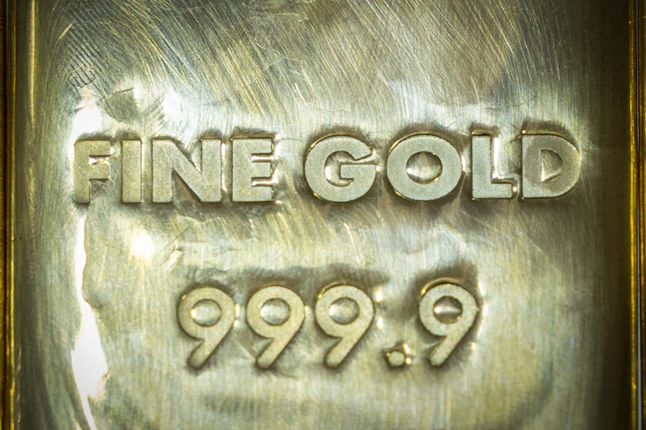 Gold’s correction could lead to a rebound. Barclays recommends these stocks.