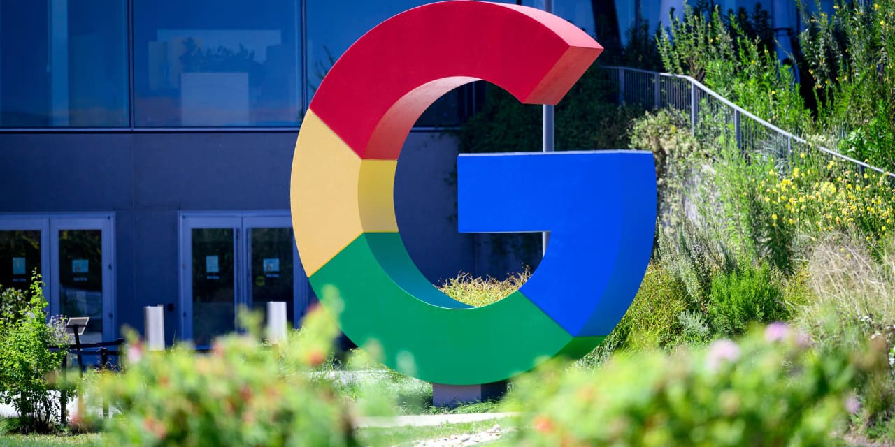 US Expands $800M AI Contracts, Boosts Private Sector Partnership
