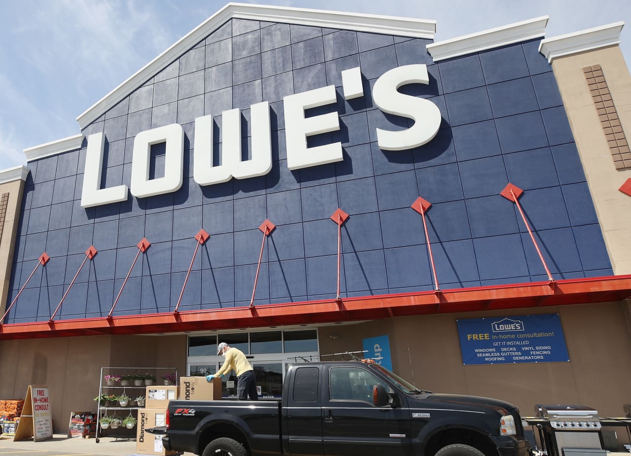 Home Depot vs. Lowe's: Which Has the Better Deals?