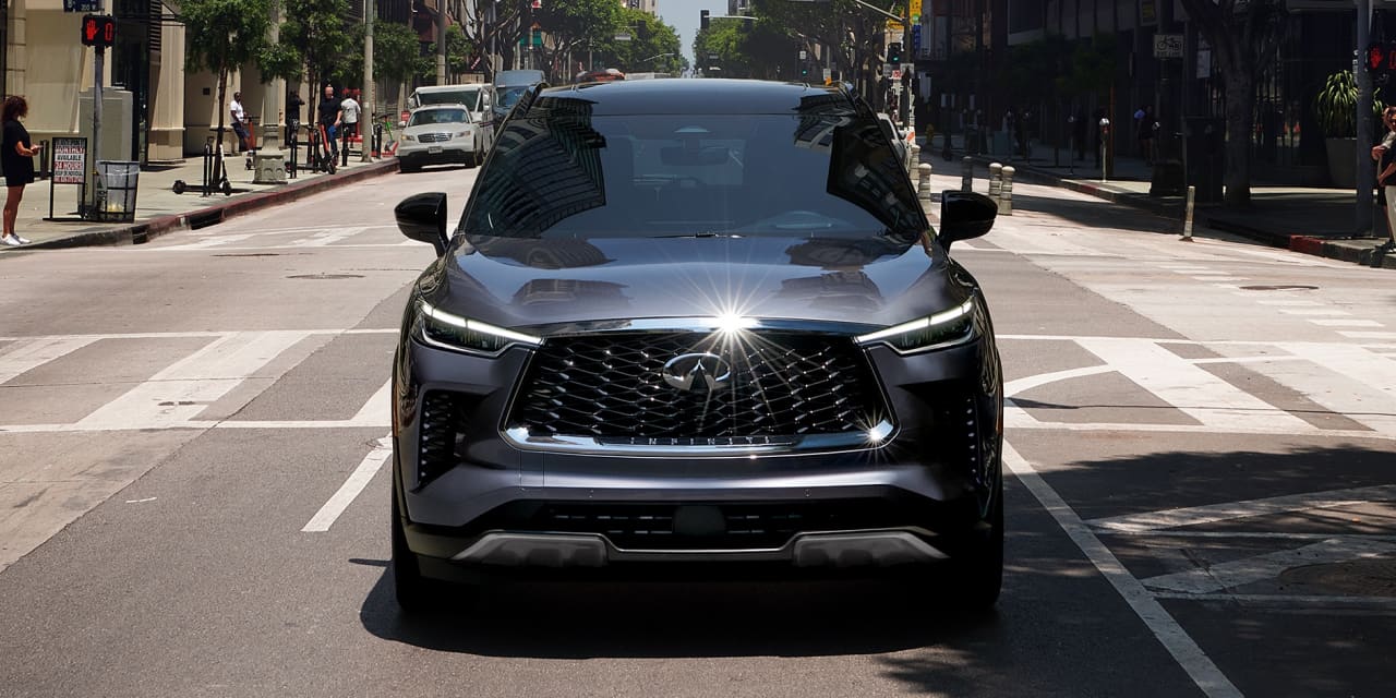 The 2025 Infiniti QX60 A sensible choice in midsize luxury SUVs The