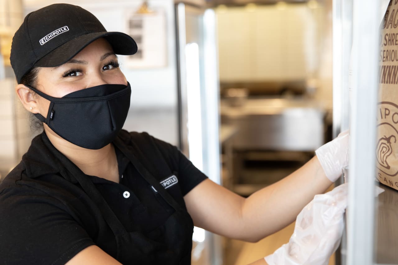 Chipotle Says It Can Offer Workers The Chance For A Six Figure Salary   Im 336238