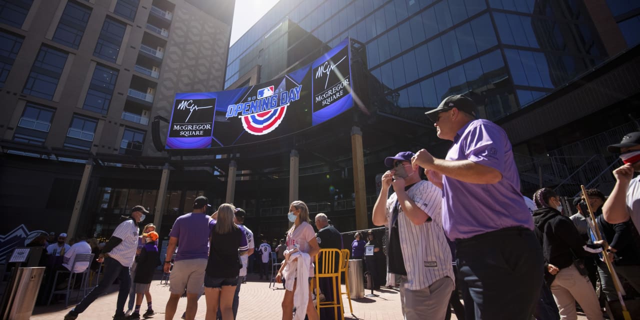 Sales at U.S. retailers fall flat in April as stimulus boosts fades