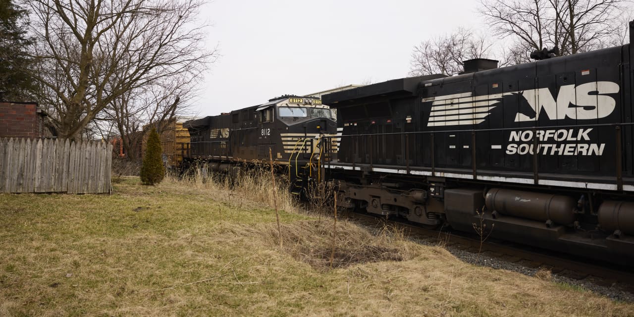Norfolk Southern set for biggest gain since 2020 on report of boardroom shakeup - Vimarsana News