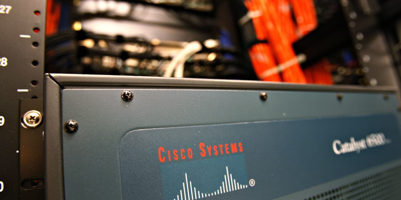 Cisco stock drops 6% after earnings guidance disappoints