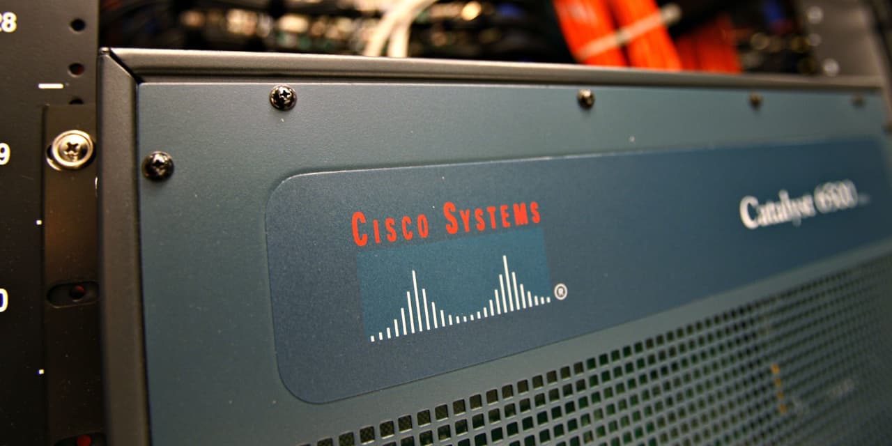 Cisco stock drops 6% after earnings guidance disappoints