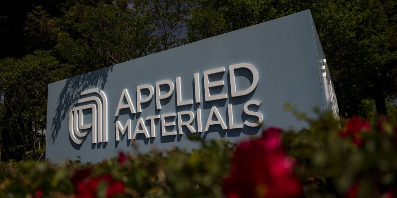 Applied Materials stock wobbles following record results, strong outlook