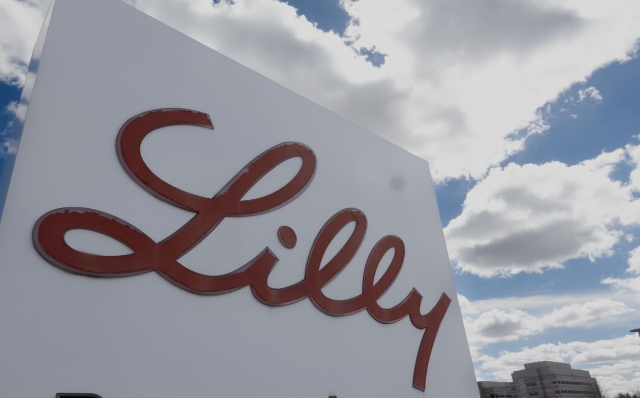 Eli Lilly's stock plunges as investors eye obesity-drug competition -  MarketWatch