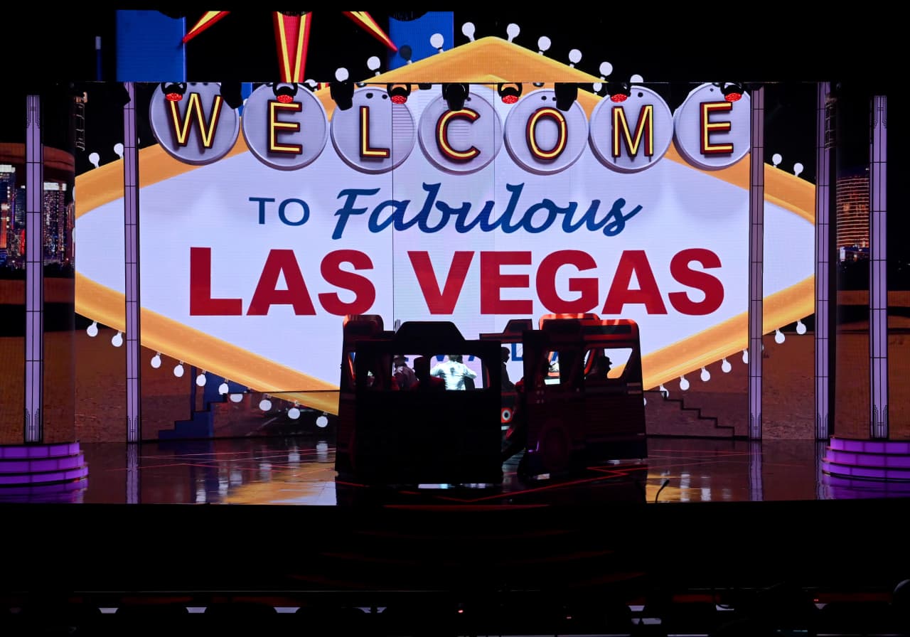 Casino operator Bally's stock soars 24% after hedge fund makes ...