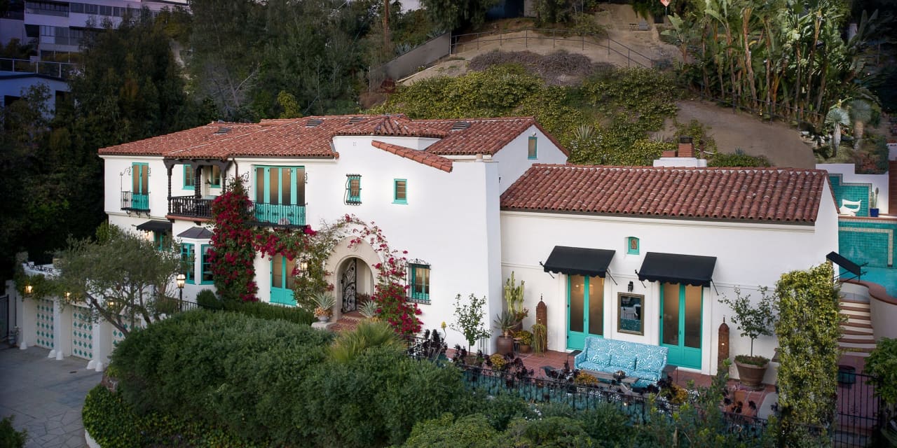Jesse Tyler Ferguson Sells Los Feliz Home for $7.1M—to Leonardo DiCaprio