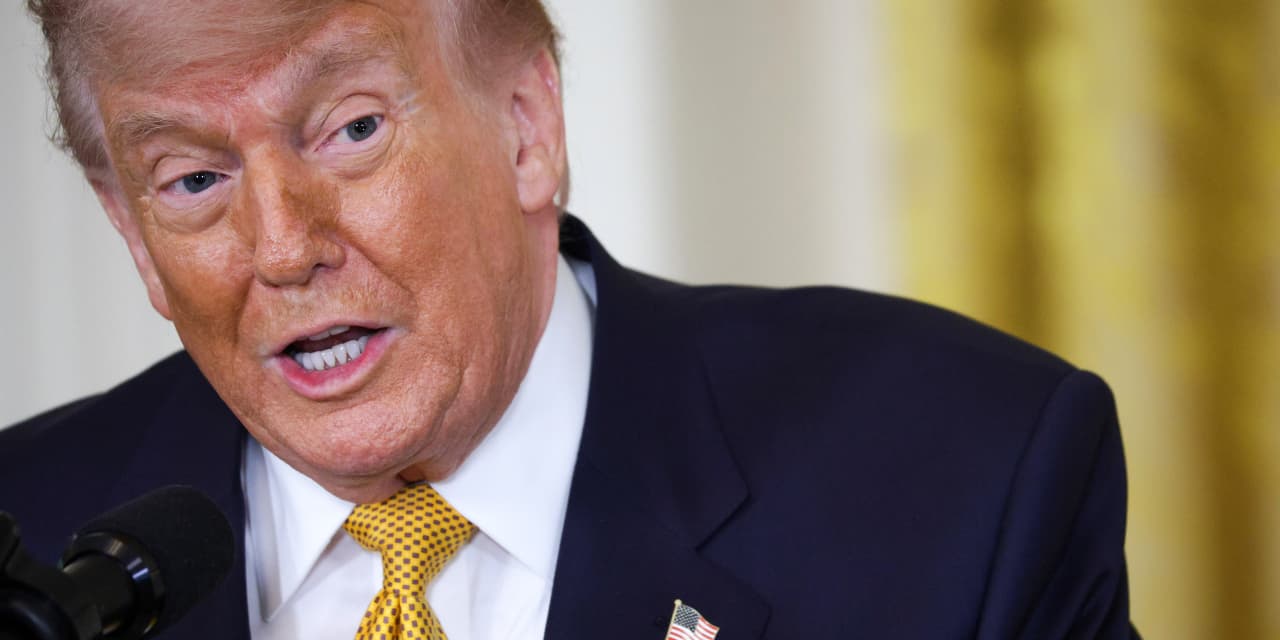Minyak Naik 2% Akibat Serangan Balik AS-Iran; Tarif Trump Ditolak Pengadilan