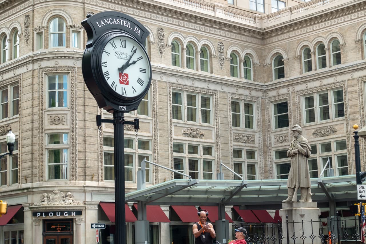 I want to move to a walkable, historic, four-season town and have a budget  of $30,000 a year — where should I retire? - MarketWatch