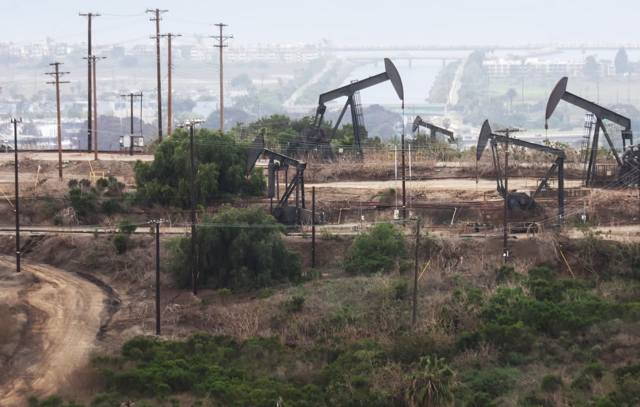 Brent oil prices claw back losses to top $100 again after hours