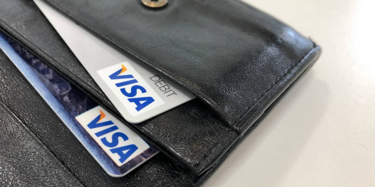 Visa tops earnings expectations, boosts dividend