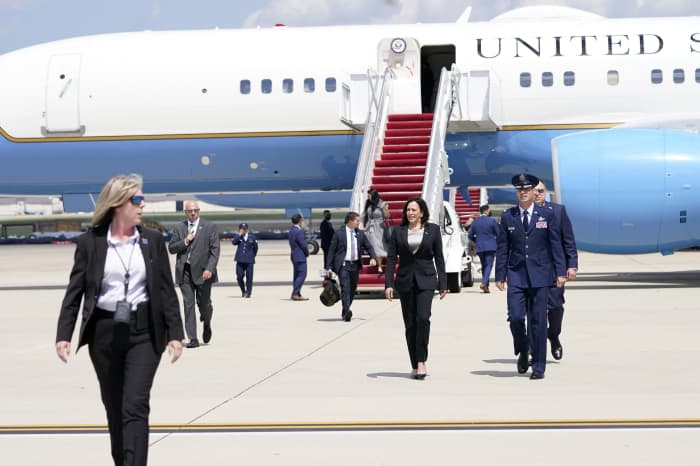 Inside the Vice President's Plane: Photos of Air Force Two