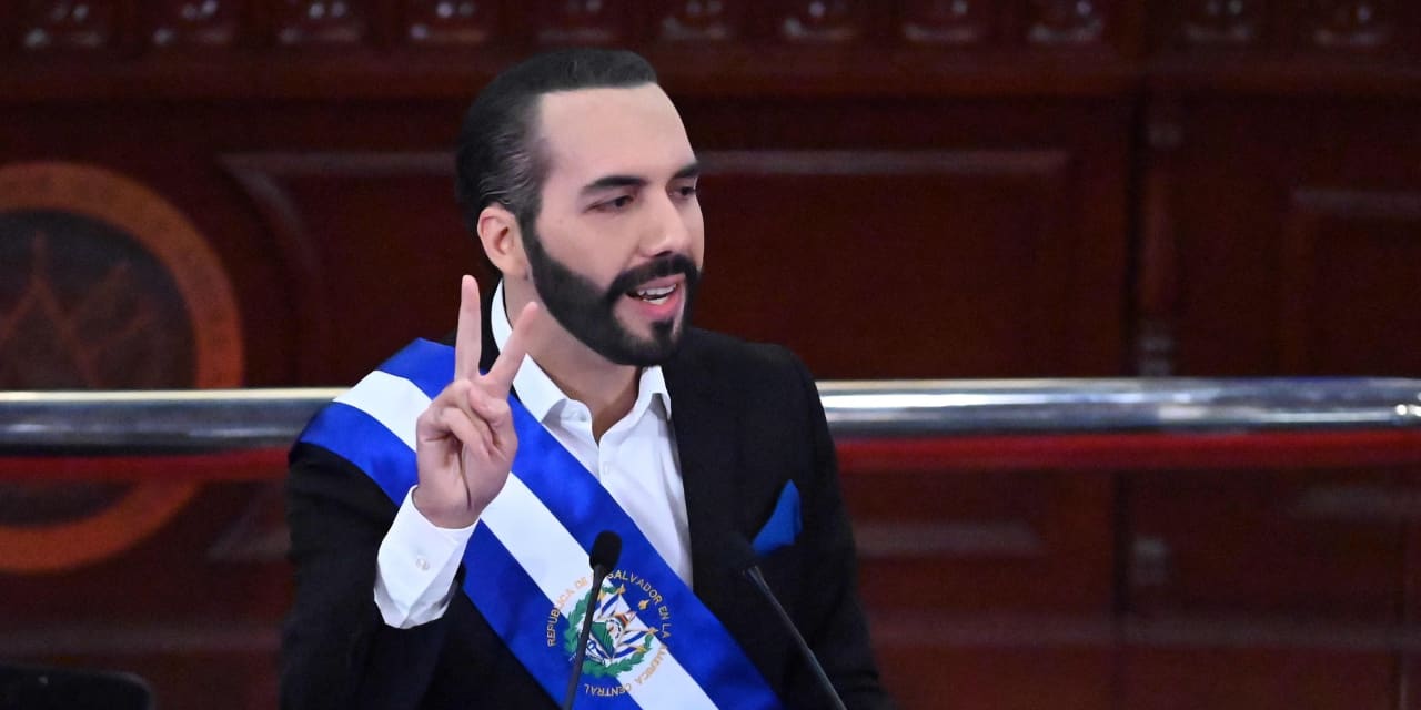 Opinión: El experimento Bitcoin de El Salvador un año después: cómo va la adopción de criptomonedas y el turismo de surf
