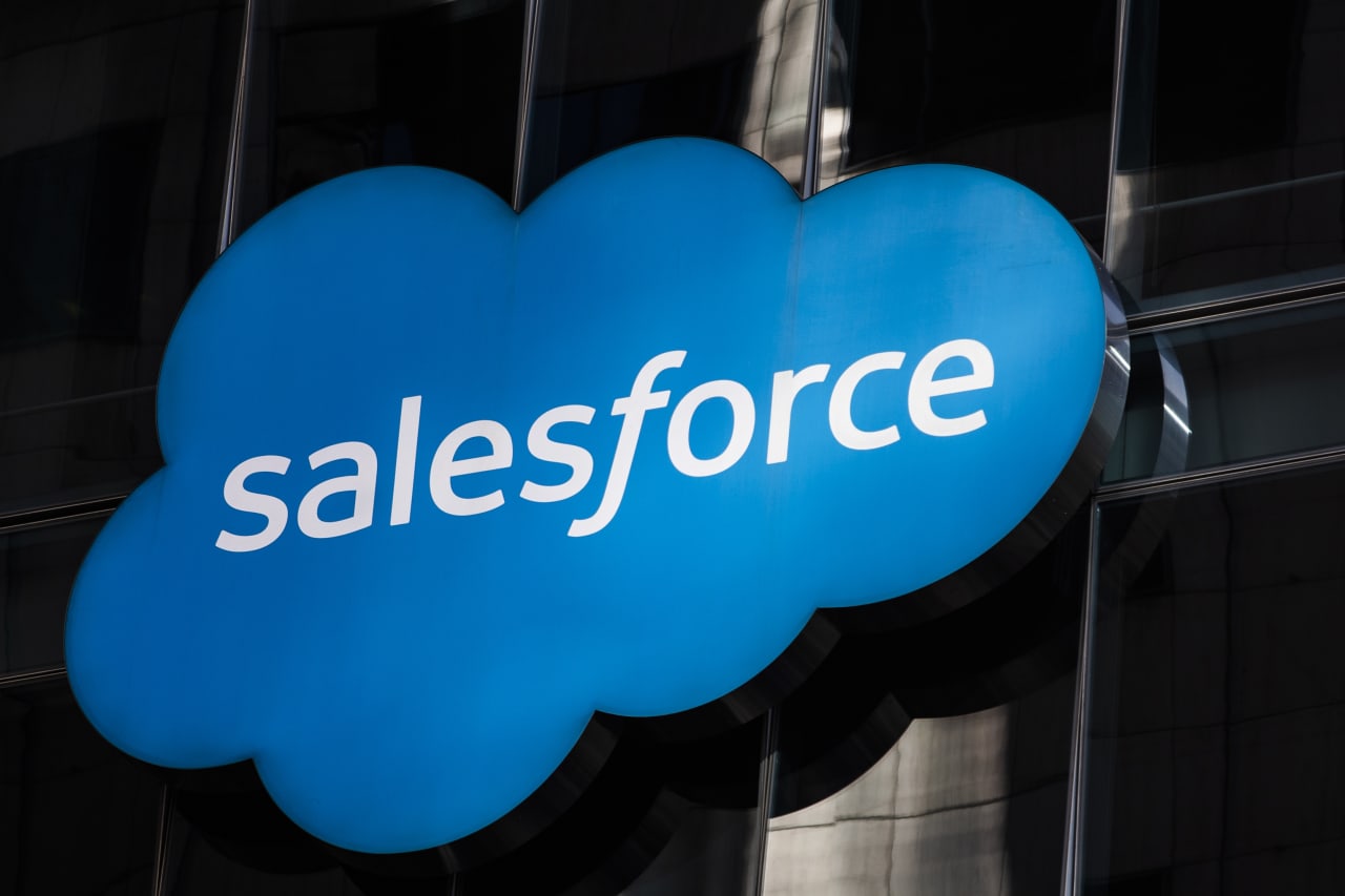 Salesforce’s stock rises as earnings show an AI boost — with more to follow