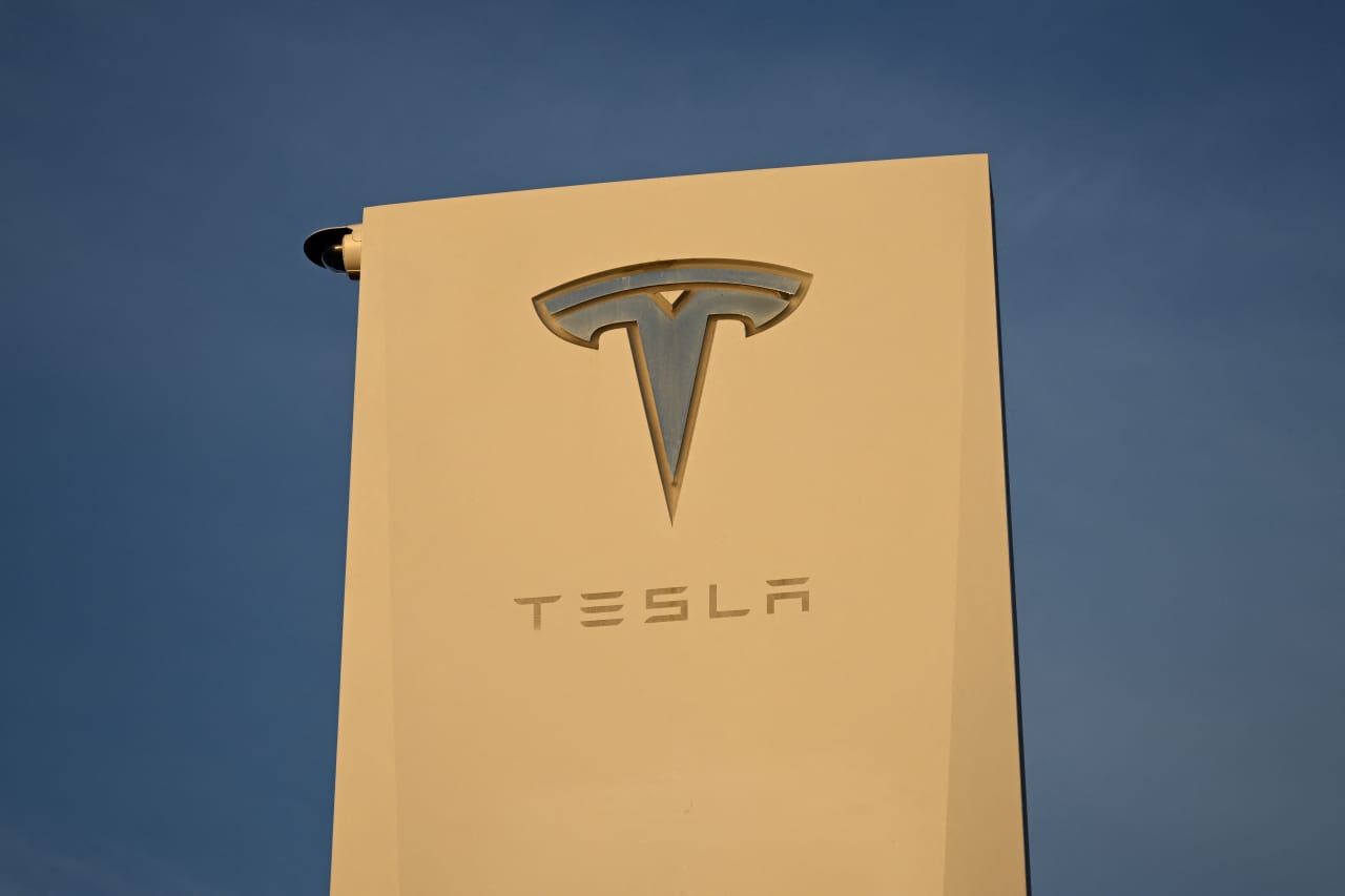 Tesla’s stock gains, after Cathie Wood’s ETFs load up