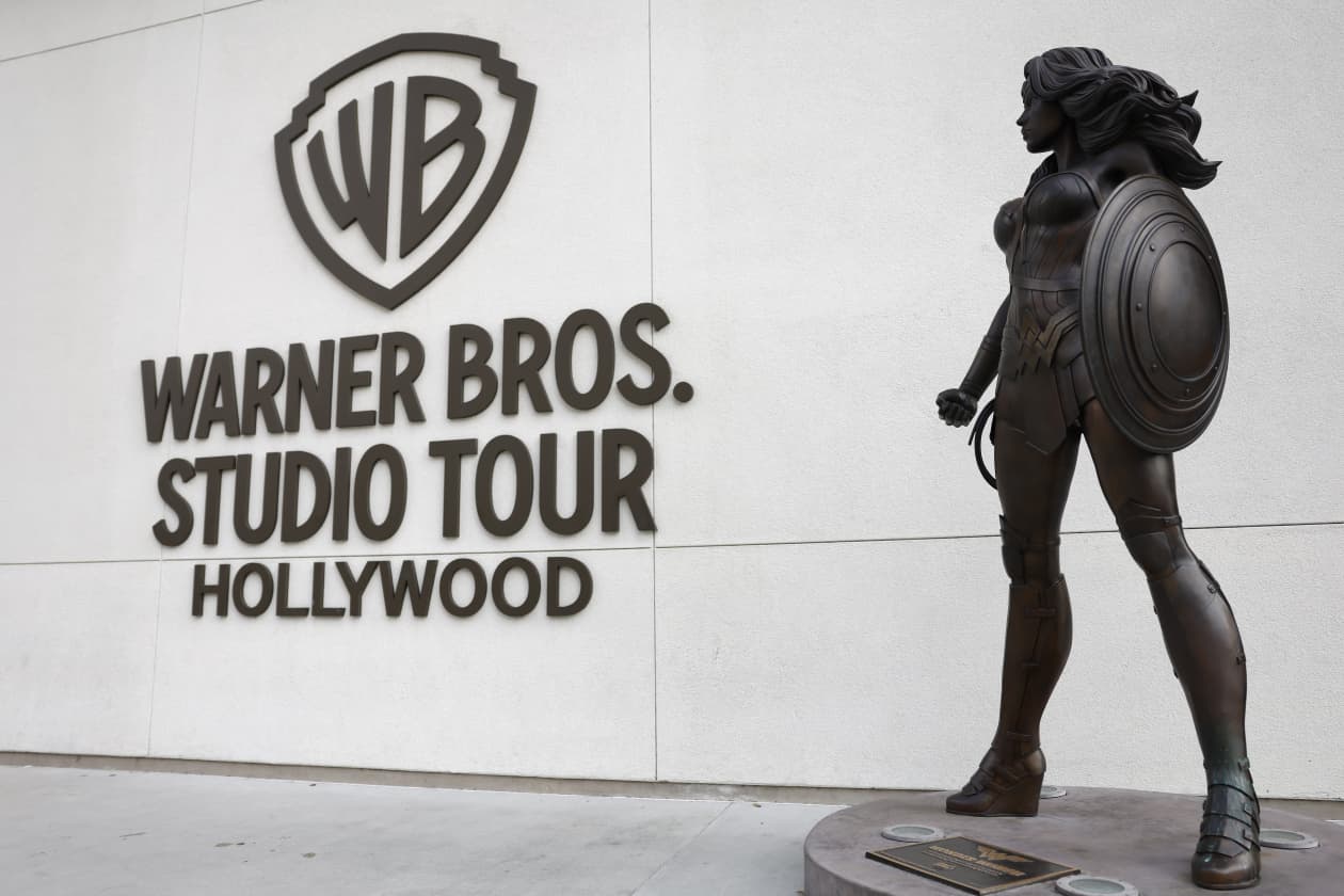 Netflix and Paramount are now the favorites to buy Warner Bros., but  investors don't like it - MarketWatch