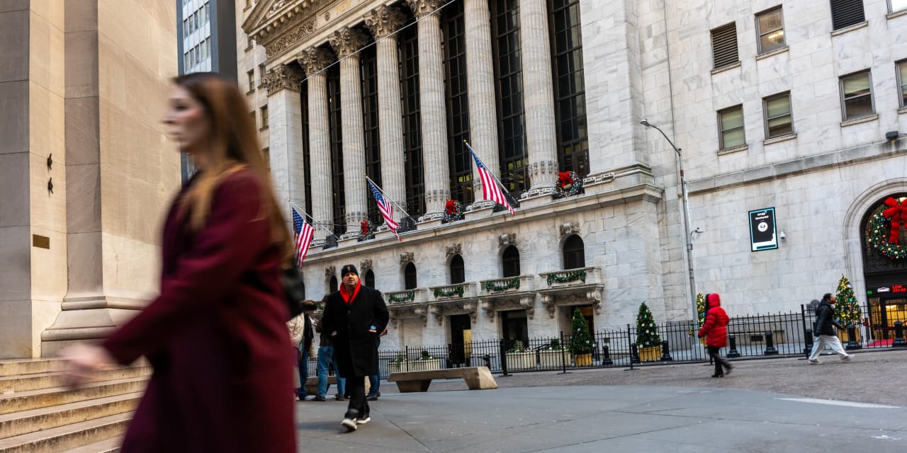 Top Wall Street bull warns of a pause in stock rally but sees S&P 500 grinding higher in 2024