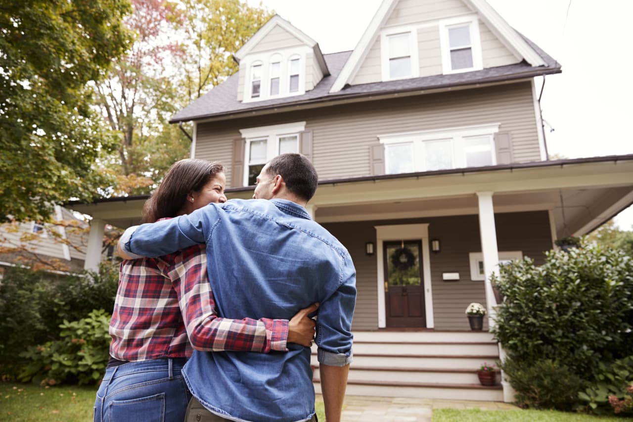 Mortgage rates surpass 7%, reaching highest level in over a month