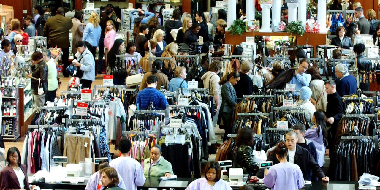 U.S. consumer sentiment sentiment falls to 6-month low amid record inflation concerns