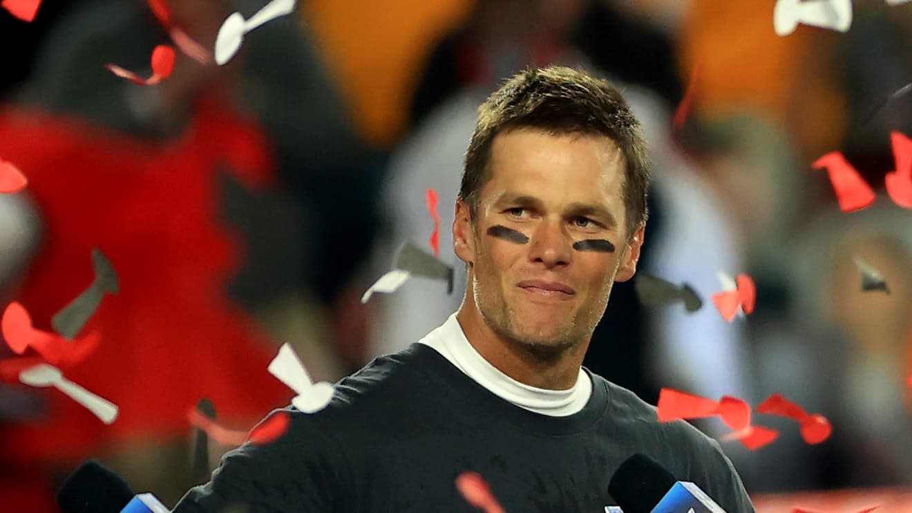 Seven-Time Super Bowl Champion Tom Brady Gives a Bitcoin to a Buccaneers  Fan – Bitcoin News