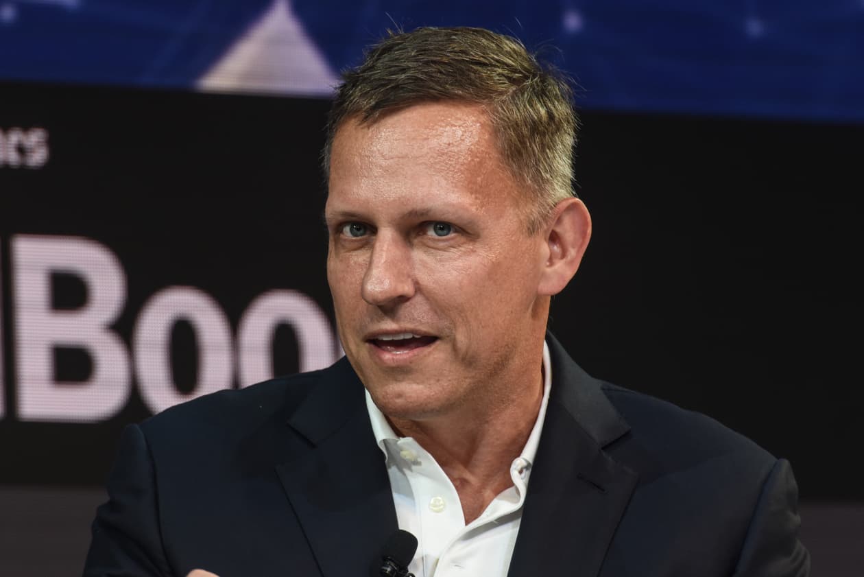 SVB Financial stock tumbles 22% after hours on reports of funds advising  clients to pull money from bank - MarketWatch