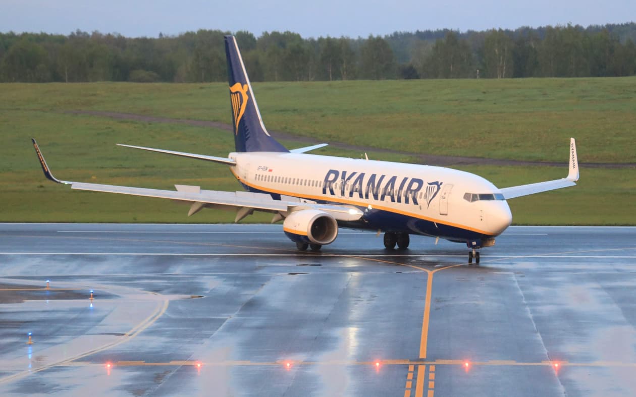 Aviator watch ryanair store