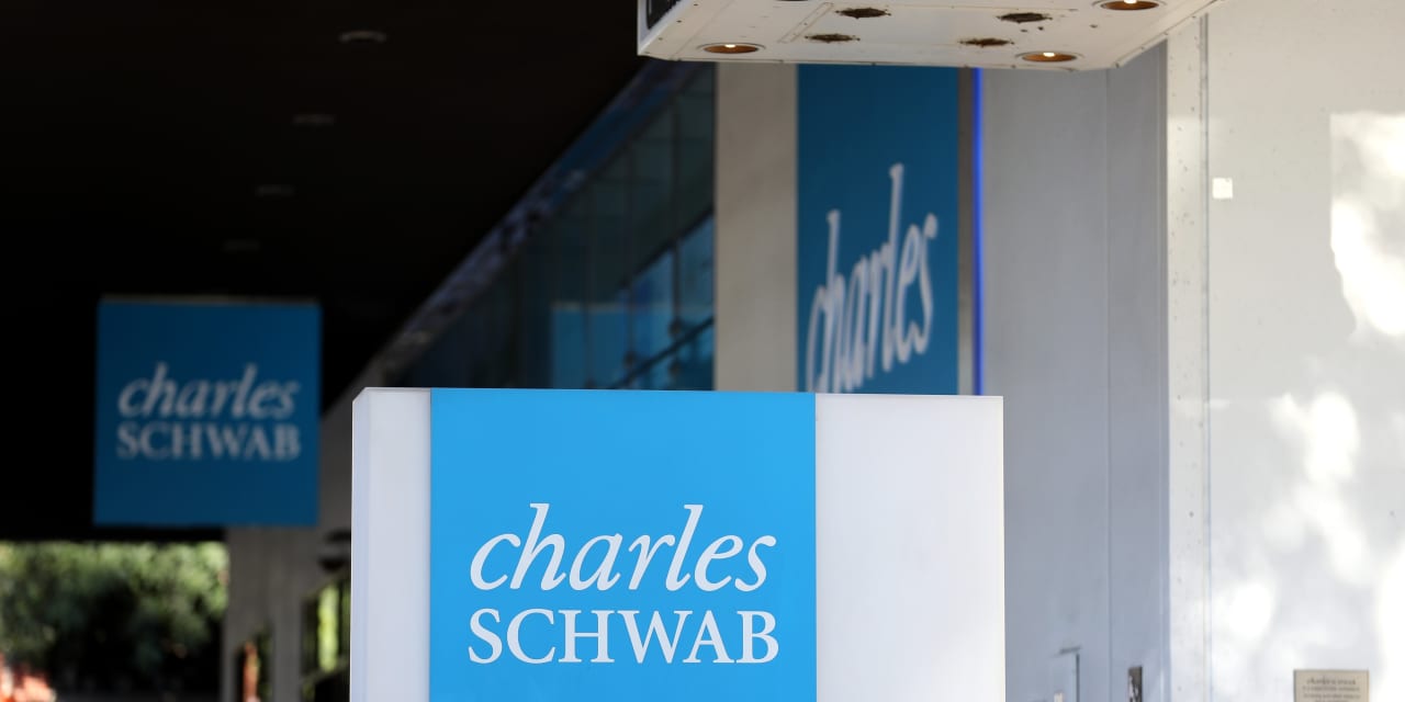 Charles Schwab s'attend à une charge d'au moins 200 millions de dollars ...