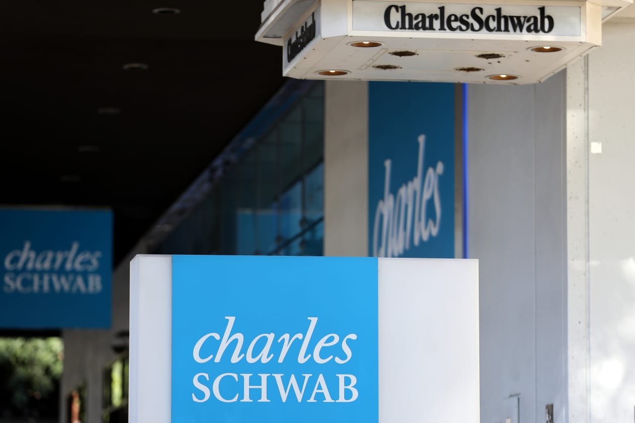 Charles Schwab CEO and other insiders scoop up nearly $7 million in stock  amid selloff - MarketWatch