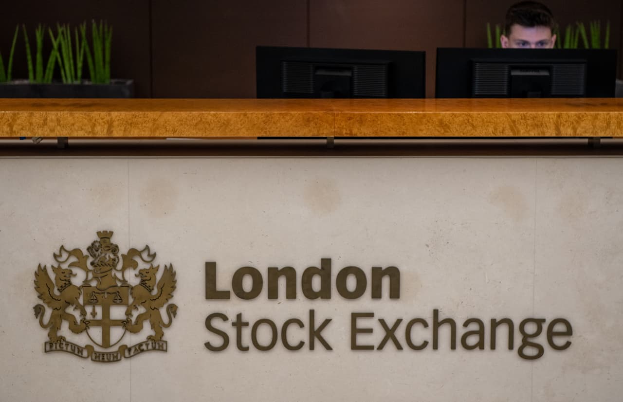 London Stock Exchange suspends trading in Russian companies with secondary  listings - MarketWatch