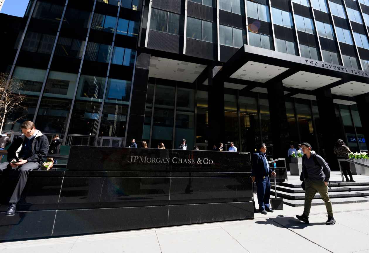 U.S. stocks finish lower Tuesday after hot CPI data, big banks kick off ...