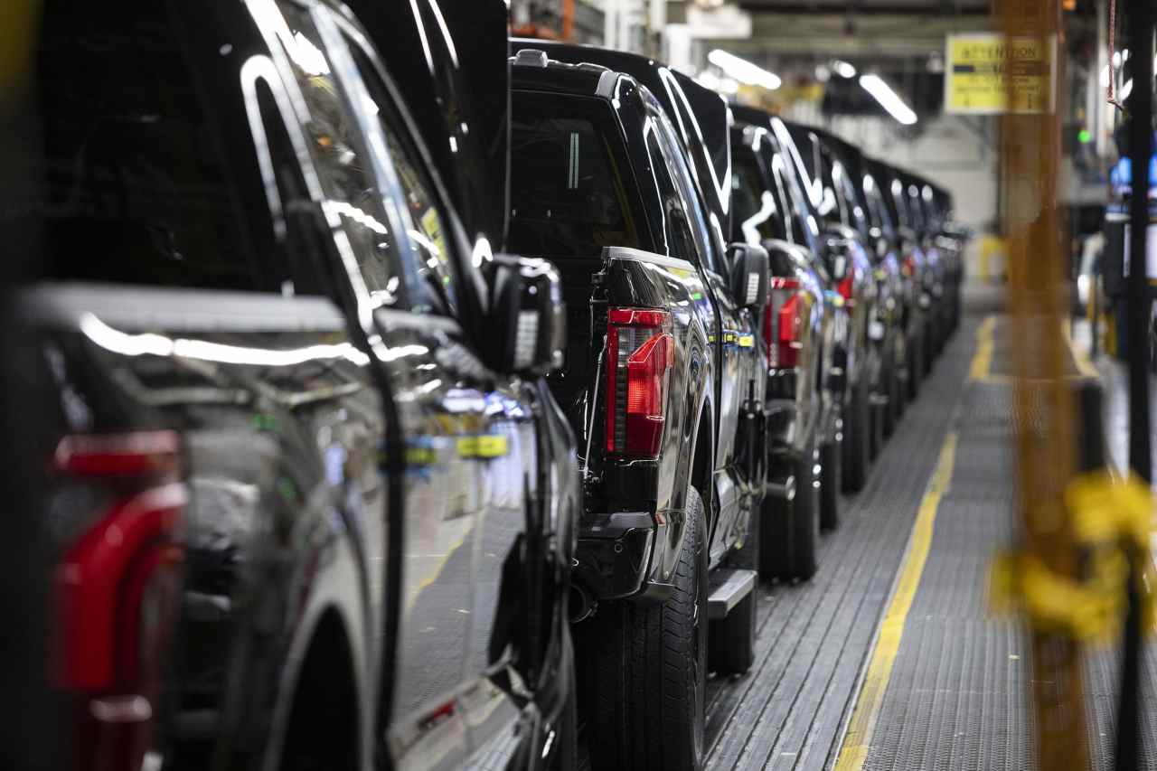 Ford’s weak guidance sends automaker’s stock sliding