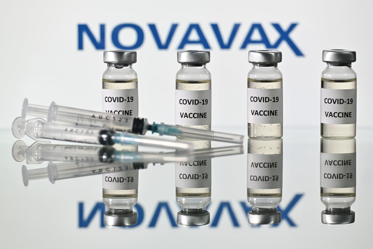 Novavax failed to capitalize on fears surrounding mRNA vaccines, activist investor says