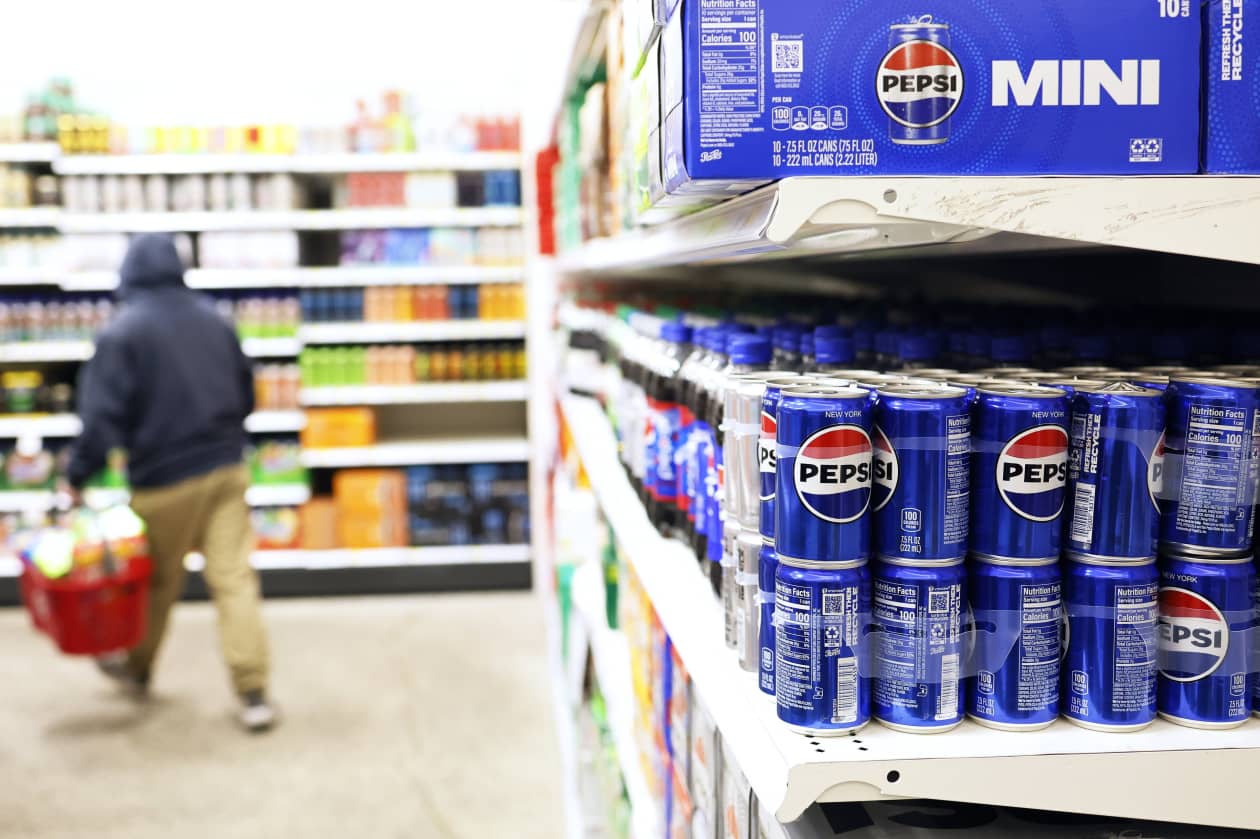 Pepsi loses more ground in the soda wars, as KFC switches to Coke