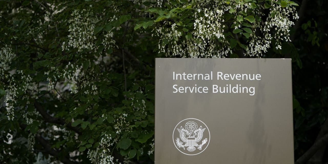IRS contractors who failed background checks kept access to sensitive systems - Vimarsana News