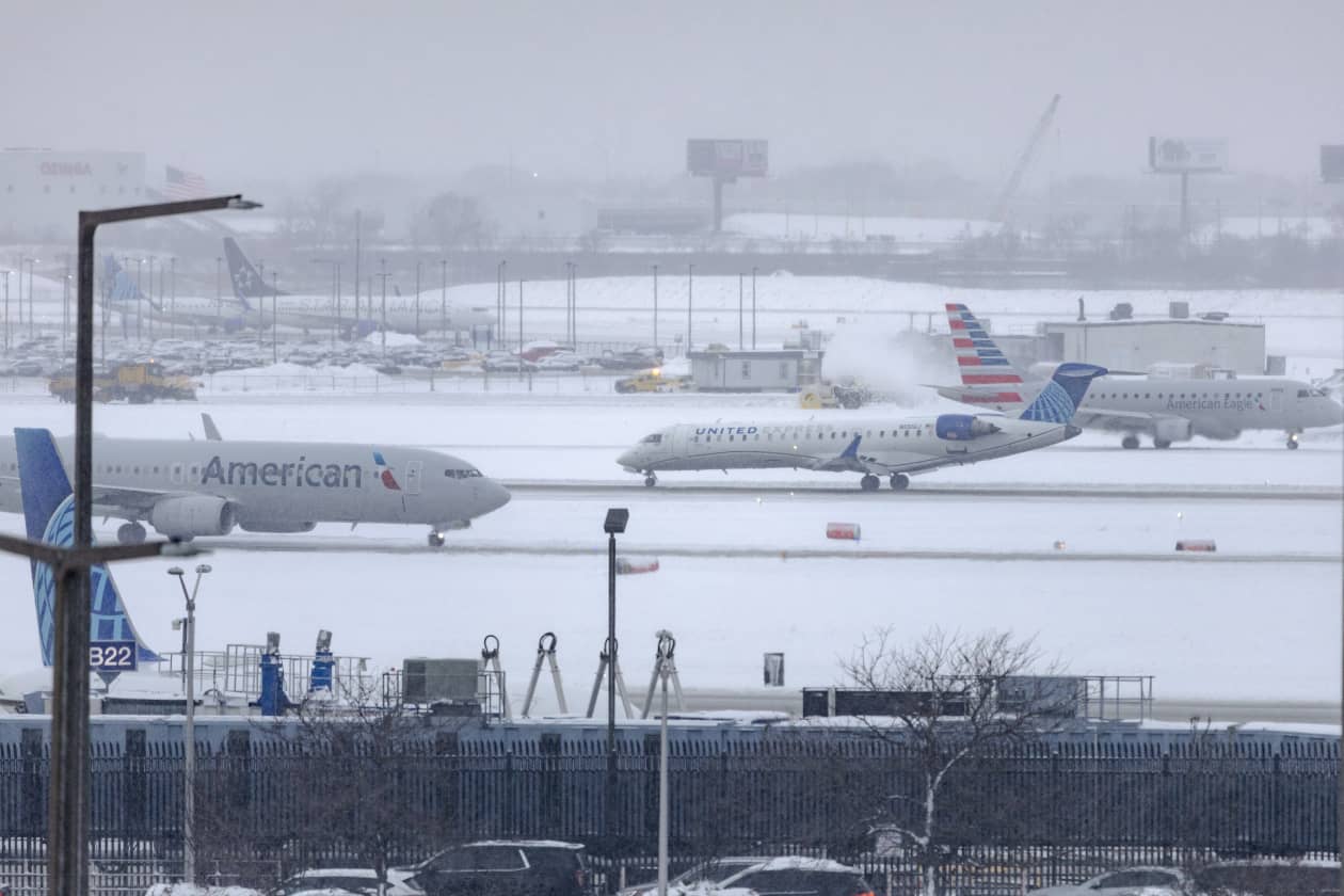 Hundreds of flights canceled after winter storm socks Chicago - MarketWatch