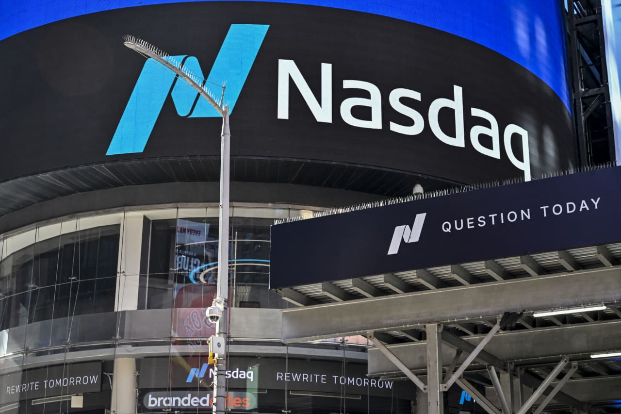 Популярный ETF QQQ переживает критический момент из-за его редкой волатильности и снижения доходов Nvidia.