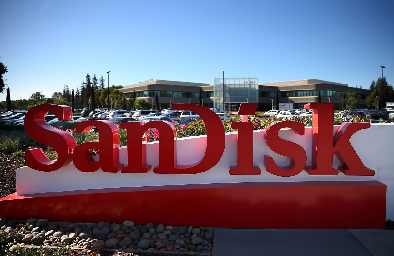 Sandisk’s stock is plunging, but some analysts are getting even more bullish