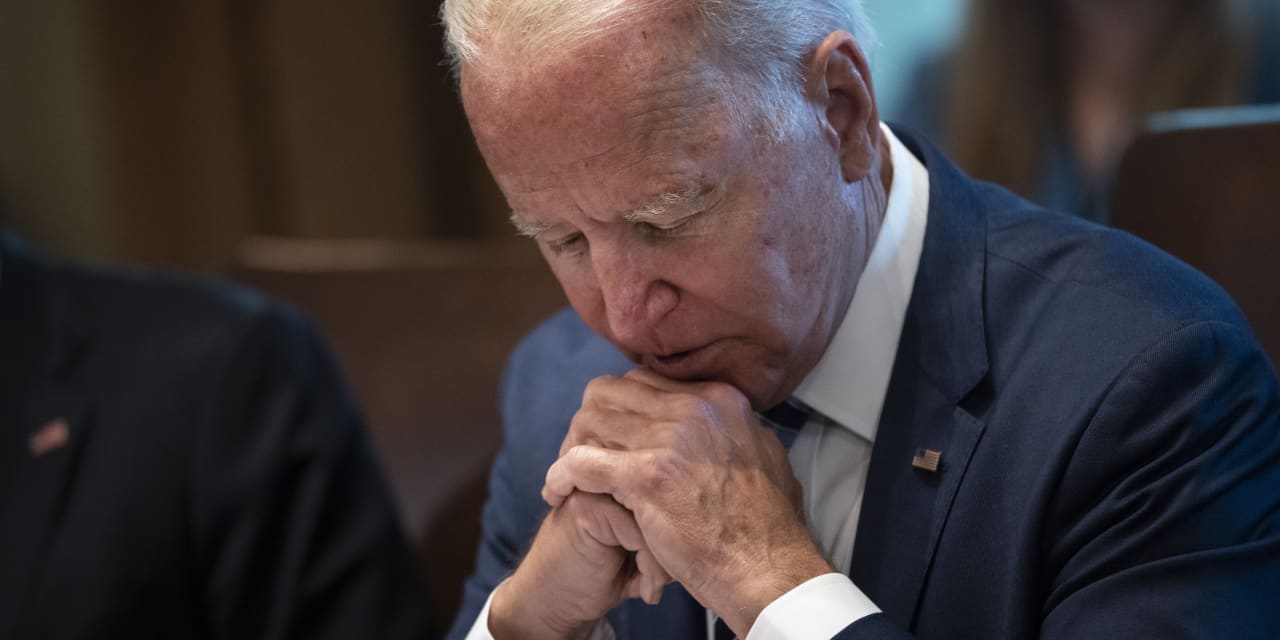 Biden dice que COVID-19 se está convirtiendo rápidamente en una pandemia de personas no vacunadas, con la esperanza de que los niños menores de 12 años puedan unirse al programa “en unos meses”.