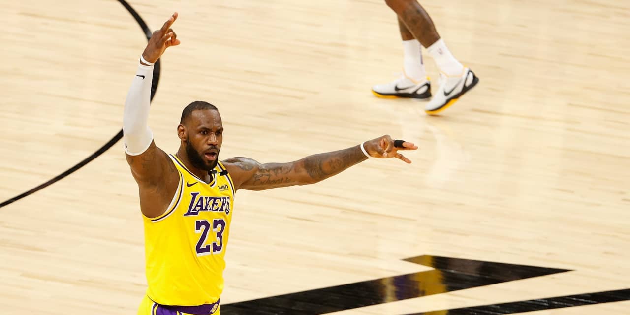 LeBron James es un multimillonario de Forbes, la primera estrella de la NBA en hacerlo mientras juega